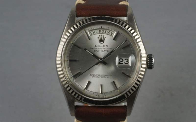 在可信的分銷商買新表當(dāng)然少一份擔(dān)心，而且享有很好的服務(wù)，但對于新