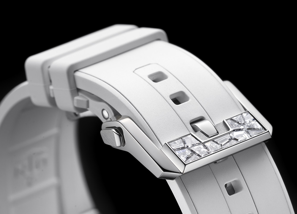 烏利賽納丁閃閃發光的爆炸