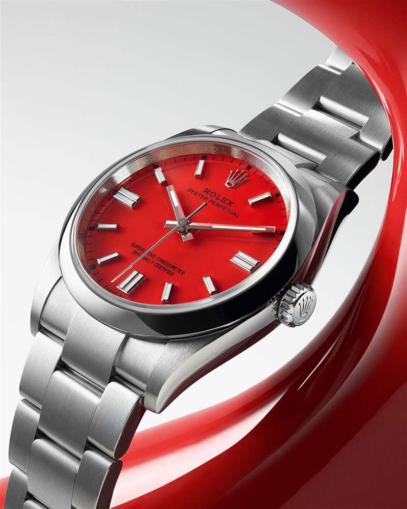 已經(jīng)停產(chǎn)的珊瑚紅色126000最近異軍突起，半年來的價格漲幅甚至還小勝Tiffany藍面一些。（Source：Rolex）