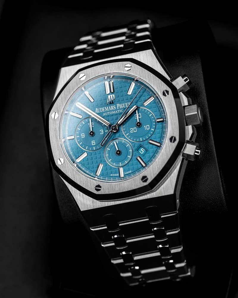 不銹鋼表殼搭配綠松石色面盤，這樣的組合讓人想以2021年底的PP爆款，不過這款AP隱藏版限量數更少，全球僅5只。 （Source：Platinum Times Co.）