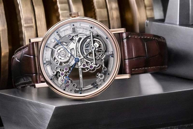 陀飛輪聽落簡單，但實際工藝卻是非常復(fù)雜，事實上，當(dāng)時1801年申請專利，陀