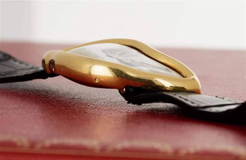 Crash靈感來自車禍撞壞的手表,因此整體的造型相當獨特大膽。 (Source:Loupe This) CARTIER London Crash古董手表以165萬美金拍賣創史上最貴身價-復刻表