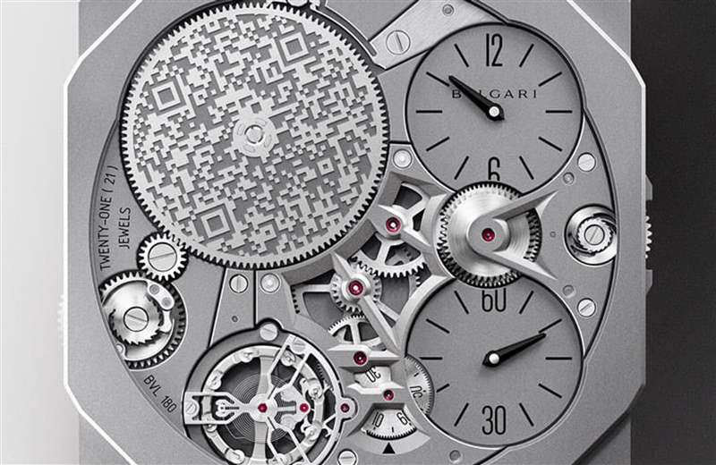 包括時、分、小秒顯示分別用小表盤來代表，盡可能將零件「攤平」放在夾板上。 （BVLGARI官網）