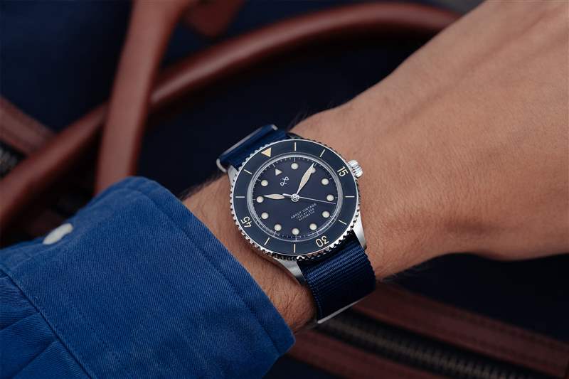 關于 Vintage 1926 At'SEA Automatic