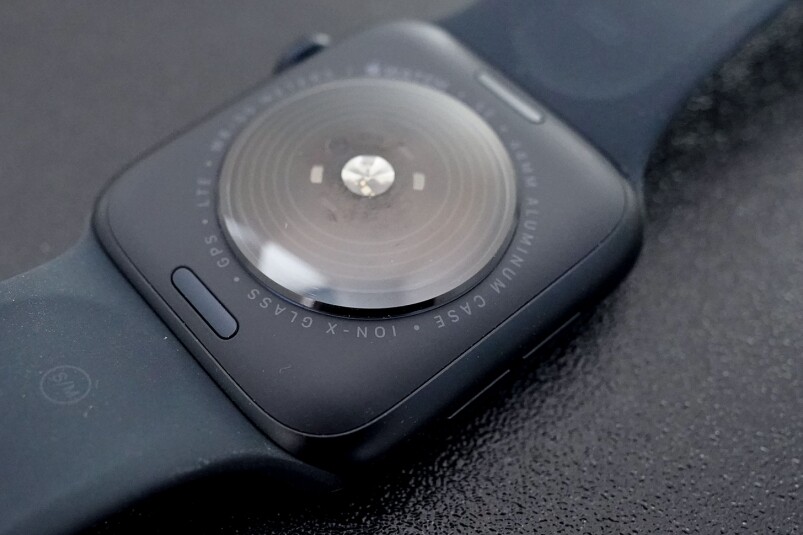 Apple Watch SE Apple Watch Series 8/SE開(kāi)箱近賞細(xì)節(jié)及了解全新功能!Series 8 vs SE買(mǎi)邊只好?-復(fù)刻表