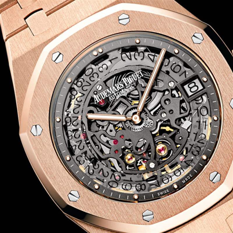 受到皇家橡樹系列週年里程碑氣勢帶動,10年前問世的15204OR到了今年行情不降反升,成為收藏家最想要的皇家橡樹玫瑰金鏤空錶。(AUDEMARS PIGUET官網) AP皇家橡樹4款玫瑰金鏤空手表最新行情 這款年內升幅逾9成已停產-復刻表