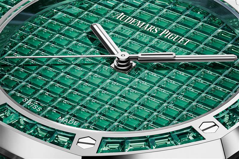 綠色鑲寶石皇家橡樹腕表