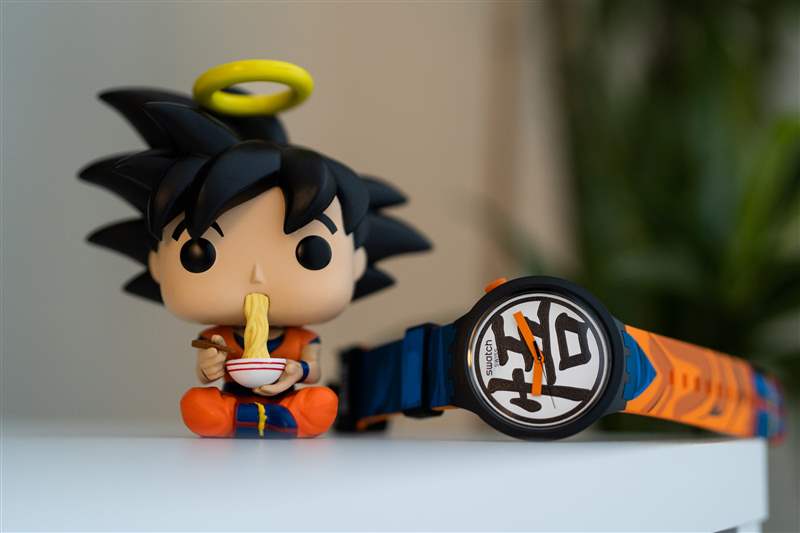 悟空圖和桌子上的手表