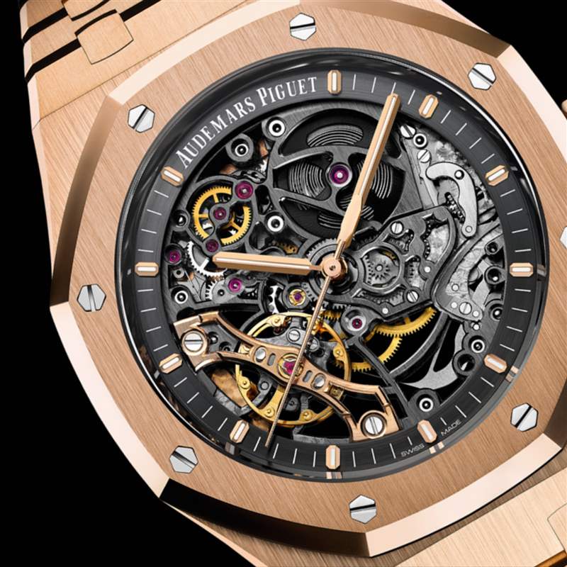 皇家橡樹鏤空雙擺輪41mm一年前還是四款皇家橡樹玫瑰金鏤空錶中行情最好的,不過2022年身價起伏相對劇烈,目前已經讓出第一名寶座。(AUDEMARS PIGUET官網) AP皇家橡樹4款玫瑰金鏤空手表最新行情 這款年內升幅逾9成已停產-復刻表