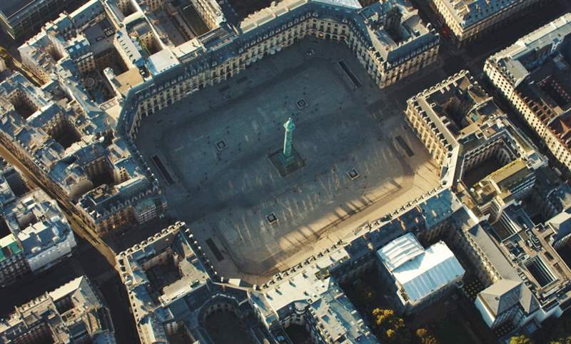 華麗變奏，盡顯1990年代豐繁美學(xué)|CHANEL Première限定腕表系列