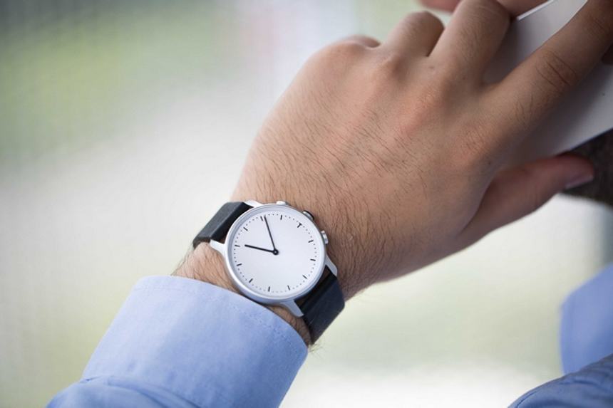 Nevo Analog智能手表將極簡(jiǎn)主義外觀與活動(dòng)跟蹤和通知相結(jié)合-復(fù)刻表