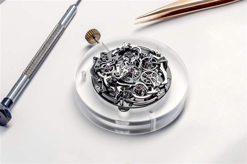 隆重推出江詩丹頓Les Cabinotiers三問報時陀飛輪追針單按鈕計時碼表堪稱杰作,擁有2022年最長的Watches & Wonders名稱-復刻表