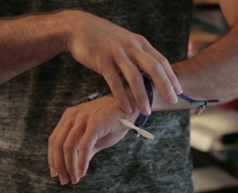 Nixie Wrist可穿戴飛行無人機(jī)-復(fù)刻表