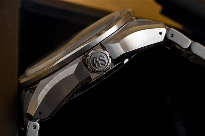 推出Grand Seiko的Evolution 9系列變得運(yùn)動(dòng)起來(lái)-復(fù)刻表