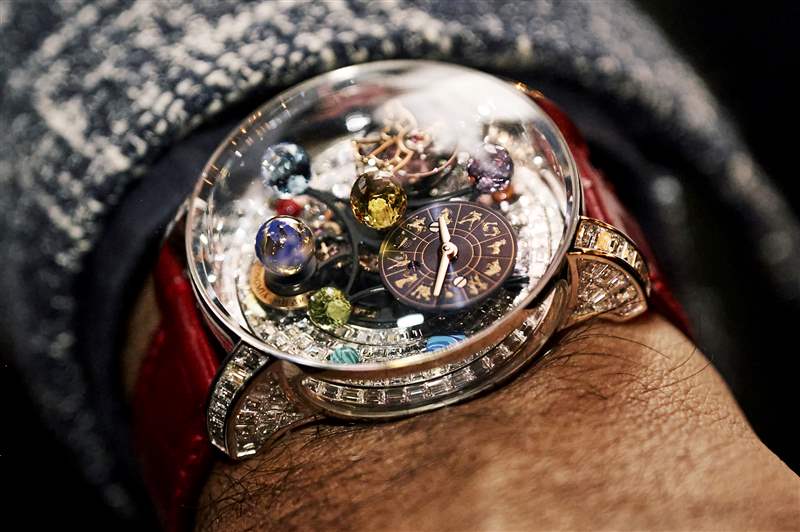 Jacob & Co. Astronomia 太陽長方形珠寶行星黃道帶。