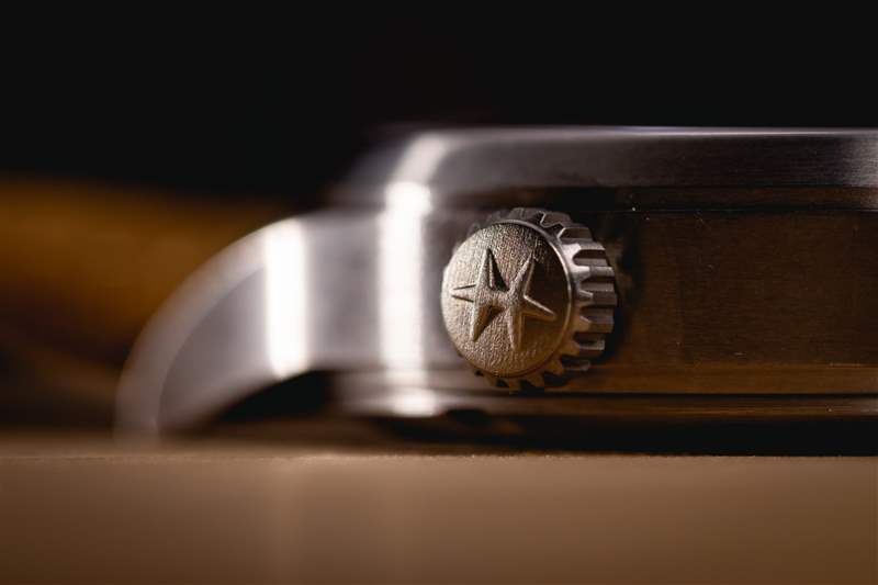 推出全新漢密爾頓卡其野戰系列鈦金屬自動腕表,演繹經典設計-復刻表