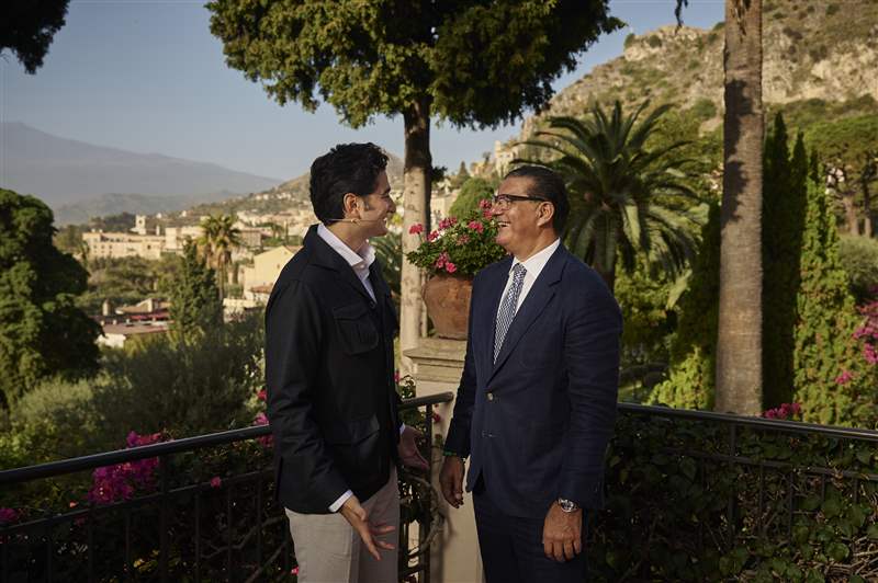 Jacob & Co. 創始人兼董事長 Jacob Arabo 和他的兒子、首席執行官 Benjamin Arabov