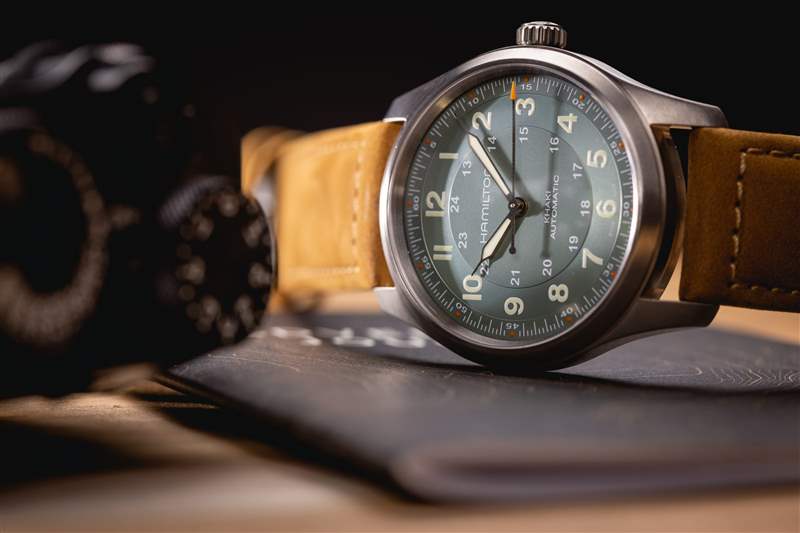 推出全新漢密爾頓卡其野戰系列鈦金屬自動腕表,演繹經典設計-復刻表