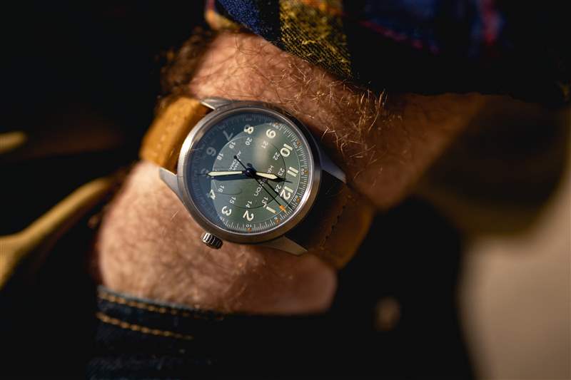 推出全新漢密爾頓卡其野戰系列鈦金屬自動腕表,演繹經典設計-復刻表