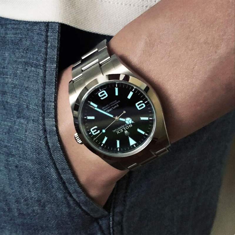 現役的Explorer再經過微調，指針略為變大，改善閱時度及整體比例，經典「369」數字