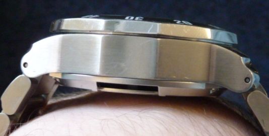 天梭海觸腕表側