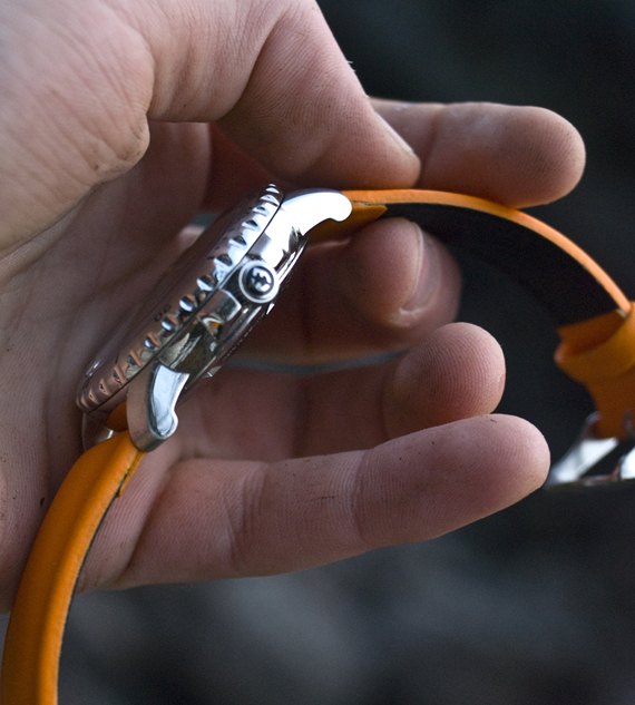 sideview 1 埃茲蒂姆Ezteem山貓潛水手表-復刻表