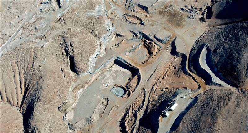 <p>圣何塞金銅礦，位于智利圣地亞哥以北 88 公里處。 2010 年，一場塌方將 35 名礦工困在地表以下 700 米處——他們最終獲救，但僅在 69 天后。 Alex F. Catrin/法新社通過 Getty Images 拍攝。</p>