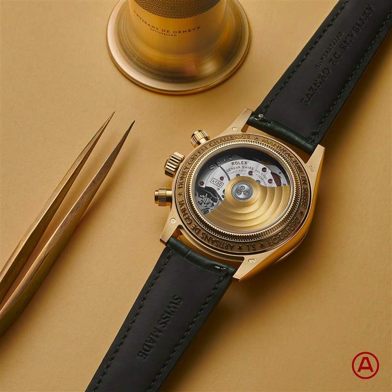 金色錶殼搭配綠色調(diào)是個特別又賞心悅目的組合，不過想要找出錶主心中理想的綠色調(diào)，改裝過程可是讓改裝錶品牌傷透腦筋。（IG@artisansdegeneve）