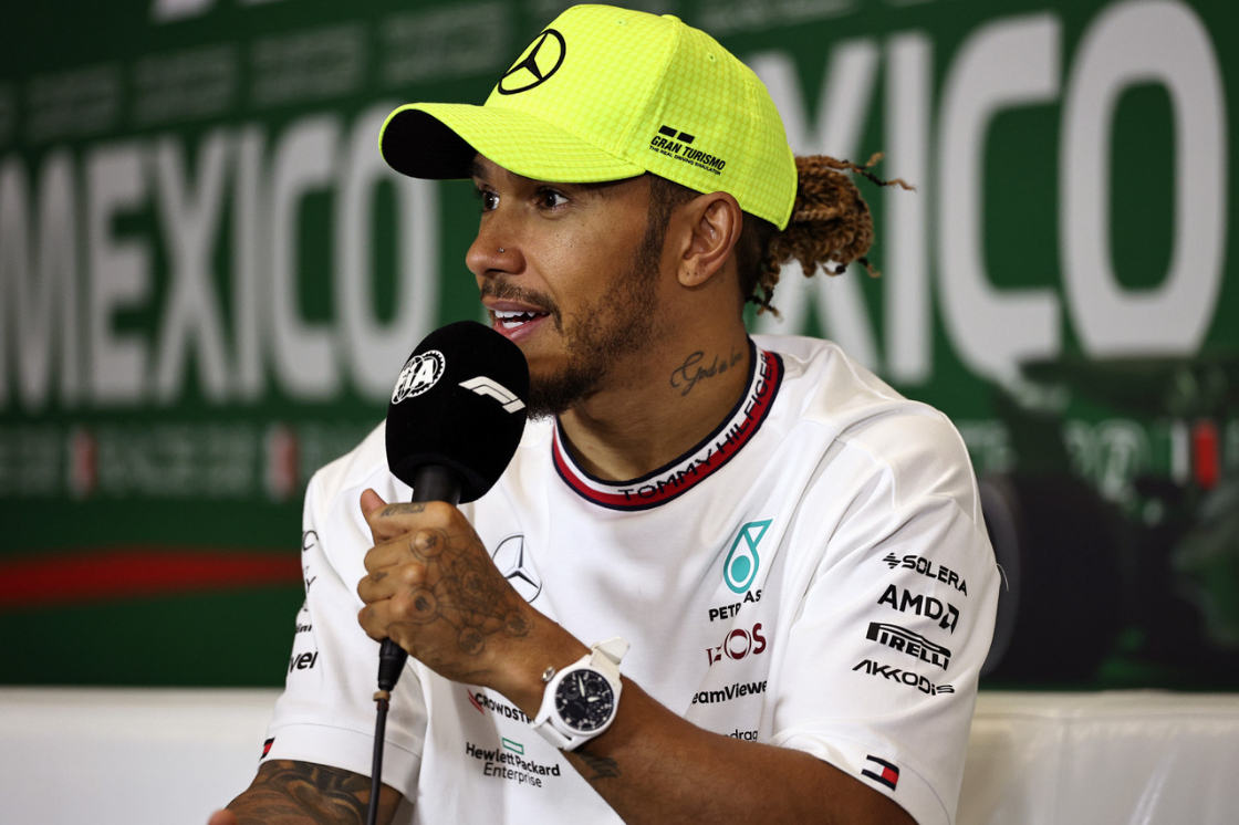 直擊!Lewis Hamilton佩戴IWC Top Gun「太浩湖」特別版亮相墨西哥大獎賽-復(fù)刻表